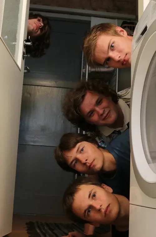 Klaasist välikäimla